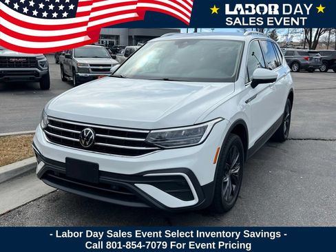 Used 2024 Volkswagen Tiguan SE AWD/4WD image 2