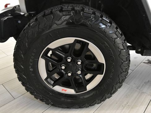 Used 2018 Jeep Wrangler Unlimited Rubicon AWD/4WD image 11