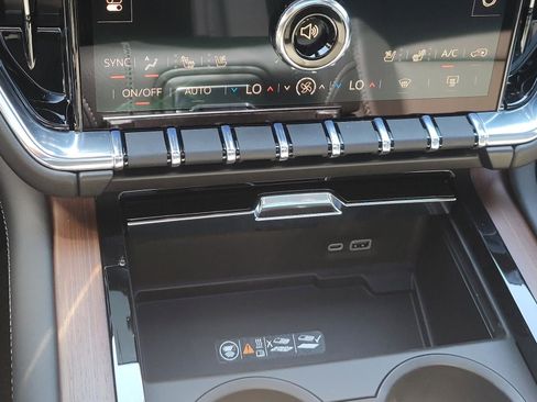 New 2026 GMC Yukon XL Denali w/ Denali Reserve Package image 13