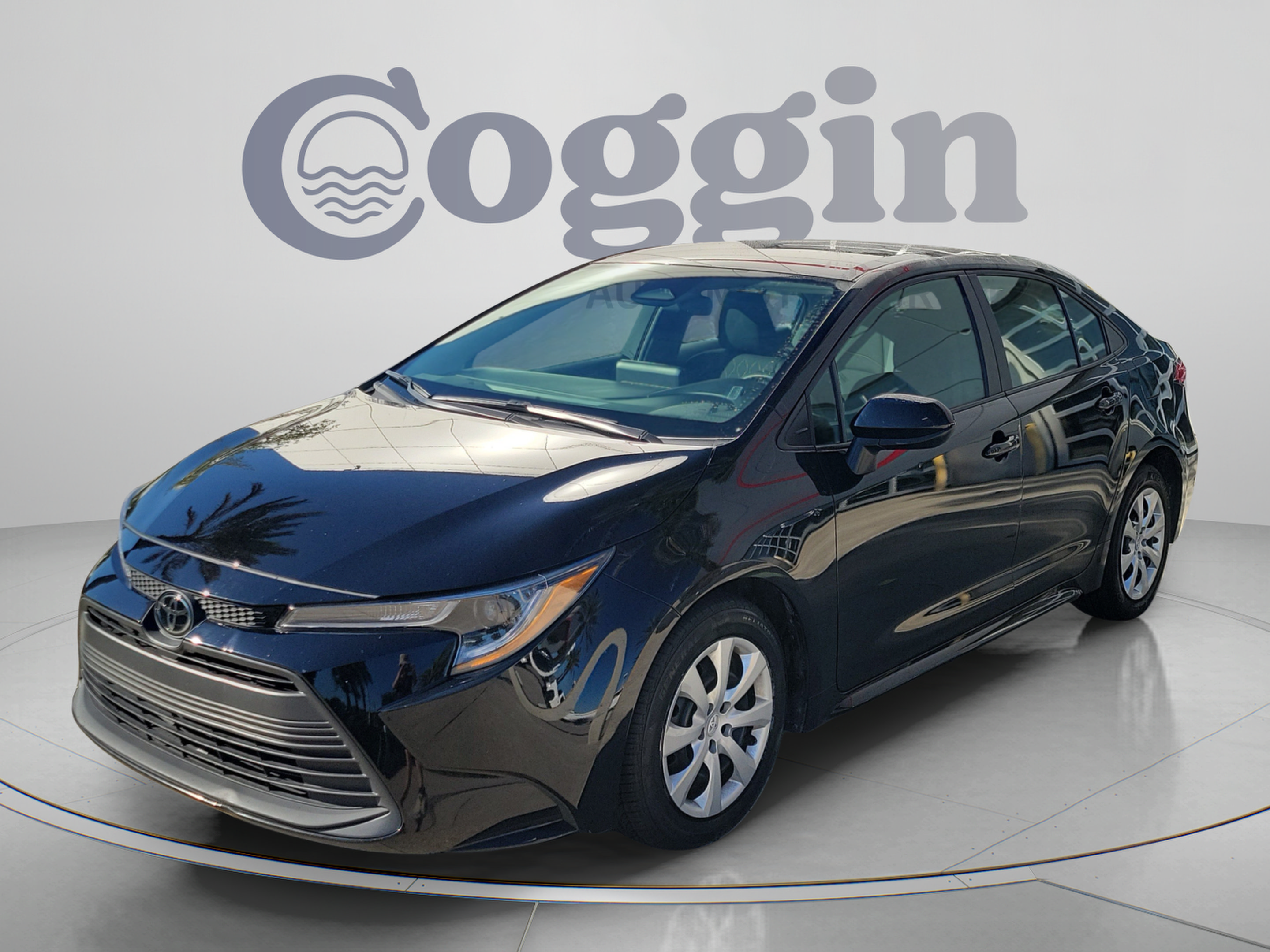 Used 2025 Toyota Corolla LE FWD image 1