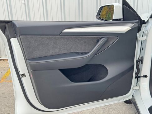 Used 2023 Tesla Model Y Performance image 41