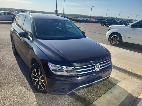 Used 2021 Volkswagen Tiguan S image 2