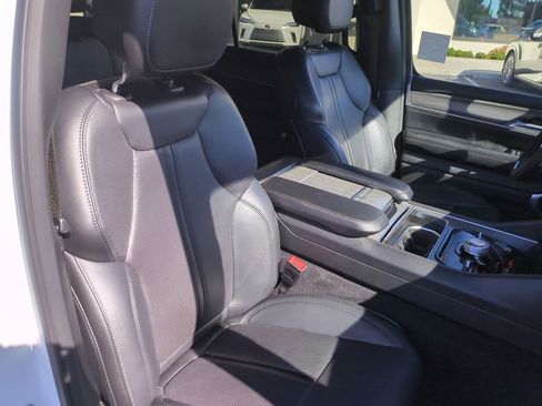 Used 2024 Jeep Wagoneer L Series III w/ Flexible Seating Group image 35