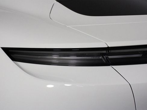 Used 2025 Porsche Taycan image 21