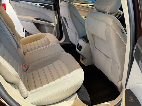 Used 2019 Ford Fusion SE FWD image 10