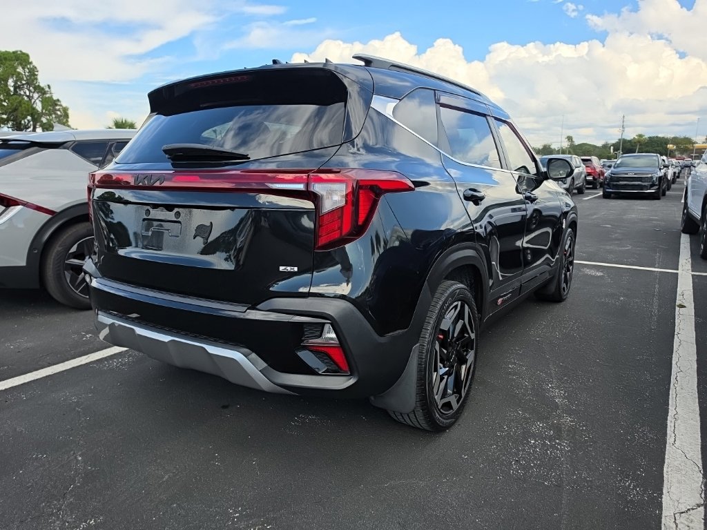 Certified 2024 Kia Seltos SX w/ SX Sunroof Package AWD/4WD image 17