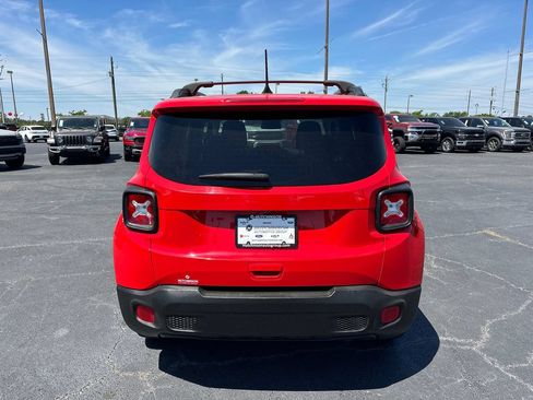 Used 2018 Jeep Renegade Latitude AWD/4WD image 6