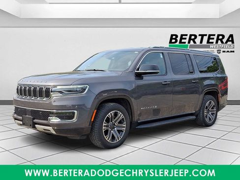 Certified 2024 Jeep Wagoneer L Series II w/ Flexible Seating Group AWD/4WD image 3