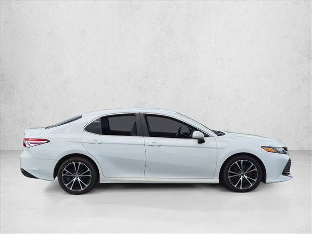 Used 2018 Toyota Camry FWD image 4