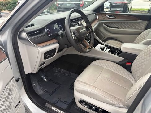 Used 2023 Jeep Grand Cherokee L Summit w/ Luxury Tech Group V AWD/4WD image 13