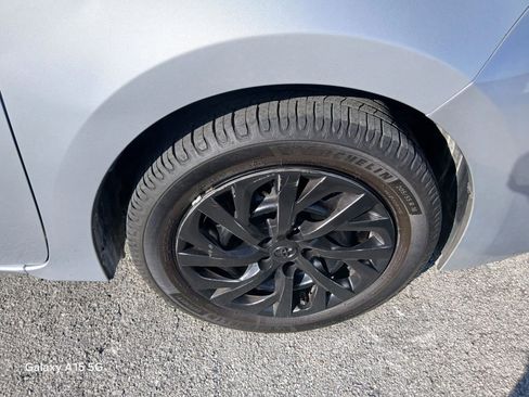 Used 2018 Toyota Corolla LE FWD image 18