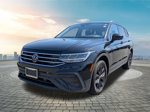 Used 2022 Volkswagen Tiguan SE w/ Panoramic Sunroof Package AWD/4WD image 9