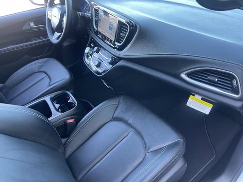 New 2026 Chrysler Pacifica Select FWD image 30