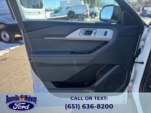 Used 2025 Ford Explorer Active image 27