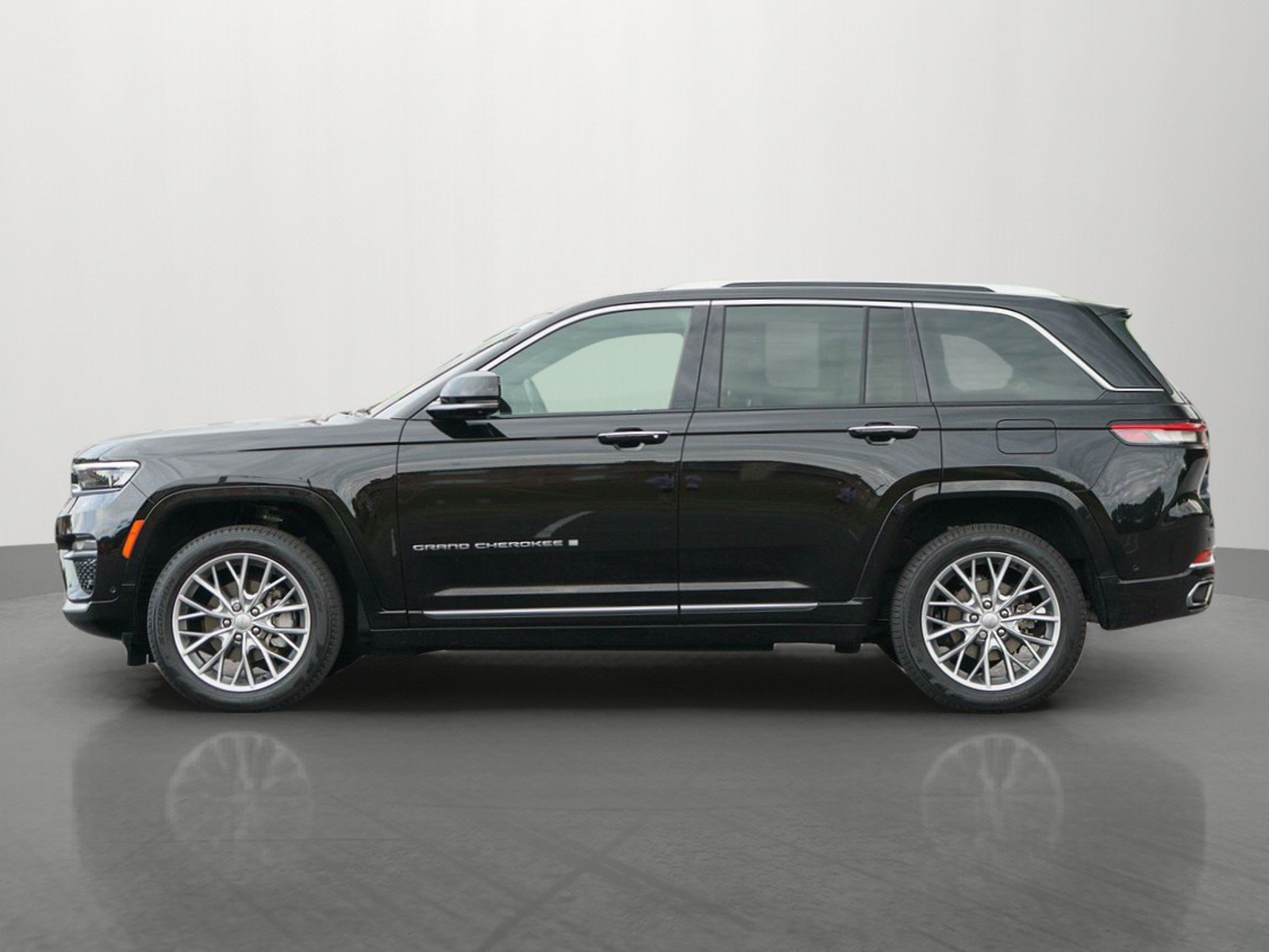 Used 2022 Jeep Grand Cherokee Summit AWD/4WD image 4