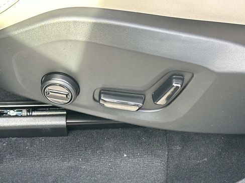 New 2026 Volvo XC90 B6 Plus w/ Protection Package Premier AWD/4WD image 14