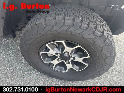 Used 2022 Jeep Wrangler Unlimited Rubicon w/ LED Lighting Group AWD/4WD image 7