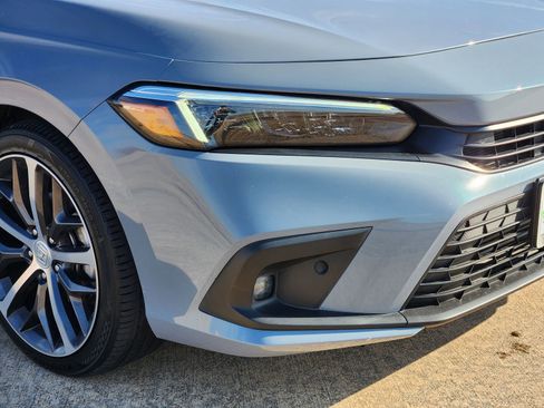 Used 2022 Honda Civic Touring image 11