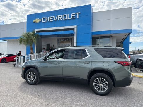 Used 2023 Chevrolet Traverse LT image 13