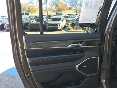 Used 2024 Jeep Wagoneer L Series II w/ Flexible Seating Group image 21