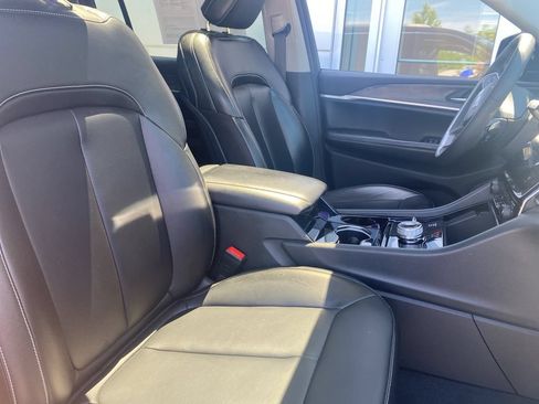 Used 2023 Jeep Grand Cherokee L Limited AWD/4WD image 9
