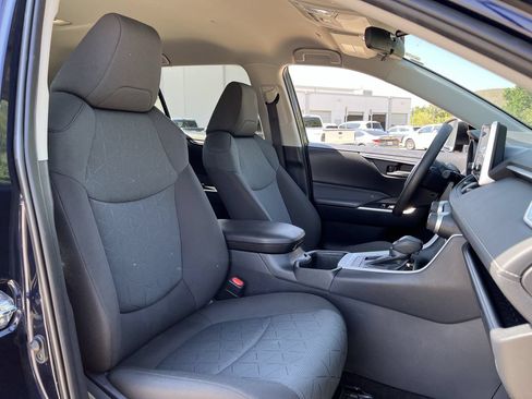 Used 2025 Toyota RAV4 XLE AWD/4WD image 24