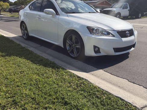 Used 2011 Lexus IS 250 w/ Premium Pkg Value Edition RWD image 3