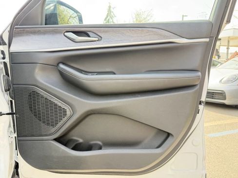 Used 2024 Jeep Grand Cherokee Limited image 27