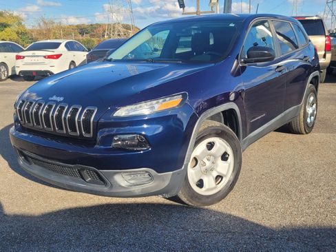 Used 2015 Jeep Cherokee Sport image 3