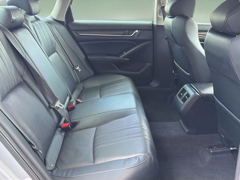 Used 2018 Honda Accord Touring image 13