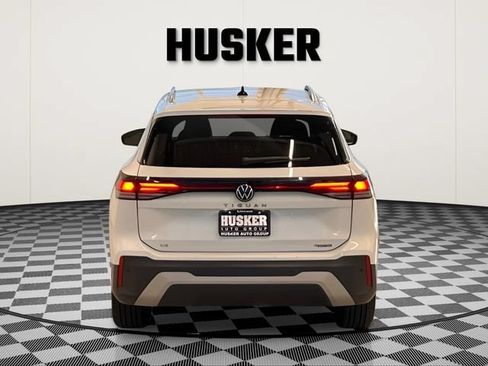 Used 2026 Volkswagen Tiguan SE AWD/4WD image 6