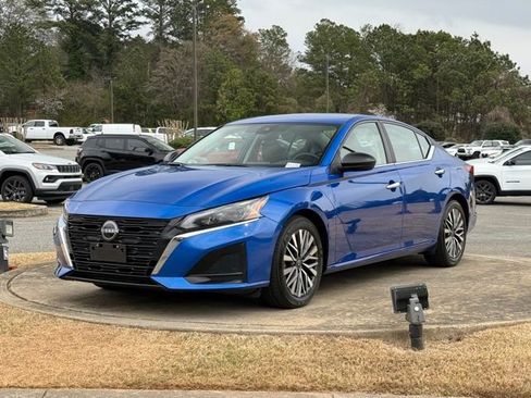 Used 2025 Nissan Altima 2.5 SV image 3