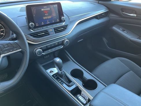 Used 2025 Nissan Altima 2.5 SV FWD image 27