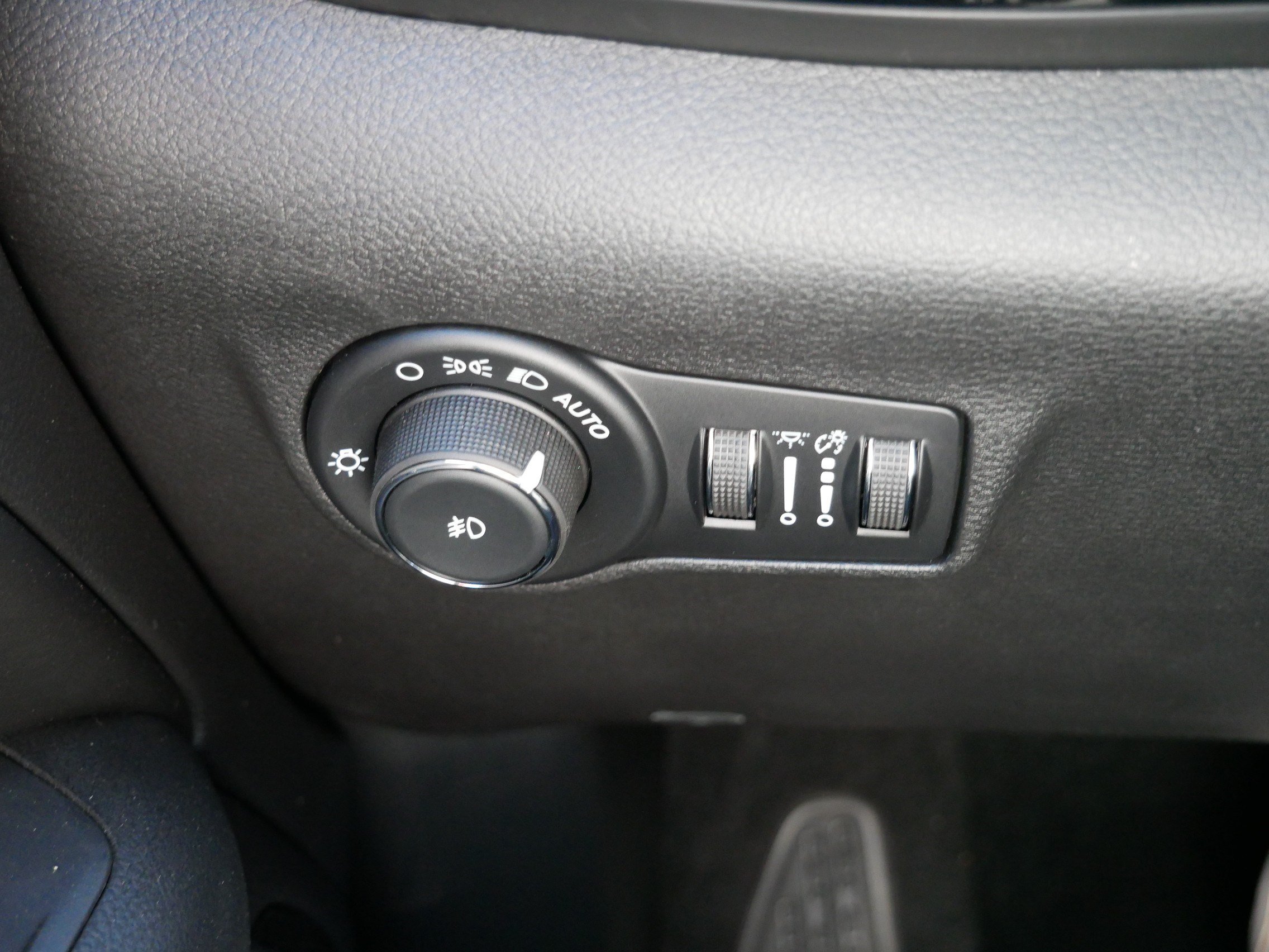 New 2026 Jeep Compass Latitude AWD/4WD image 18