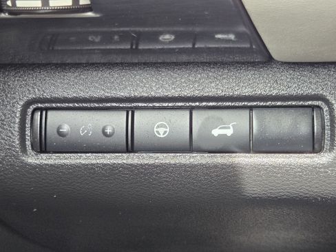 Used 2024 Nissan Pathfinder SL AWD/4WD image 19
