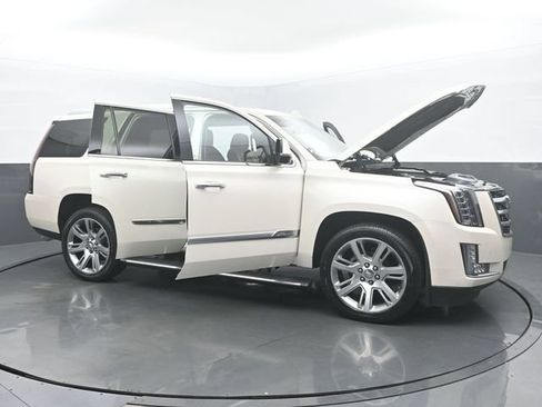 Used 2015 Cadillac Escalade Premium AWD/4WD image 57