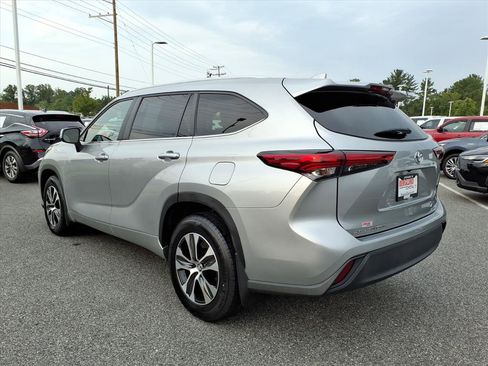 Used 2023 Toyota Highlander XLE AWD/4WD image 13