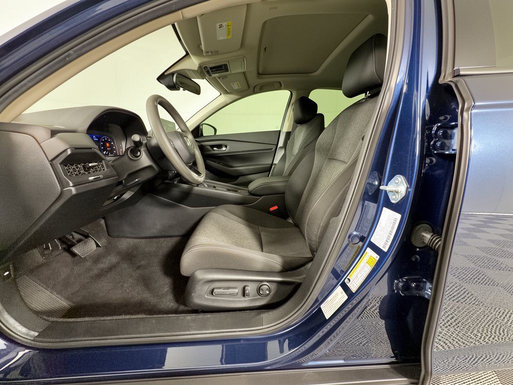 Used 2025 Honda Accord SE image 5