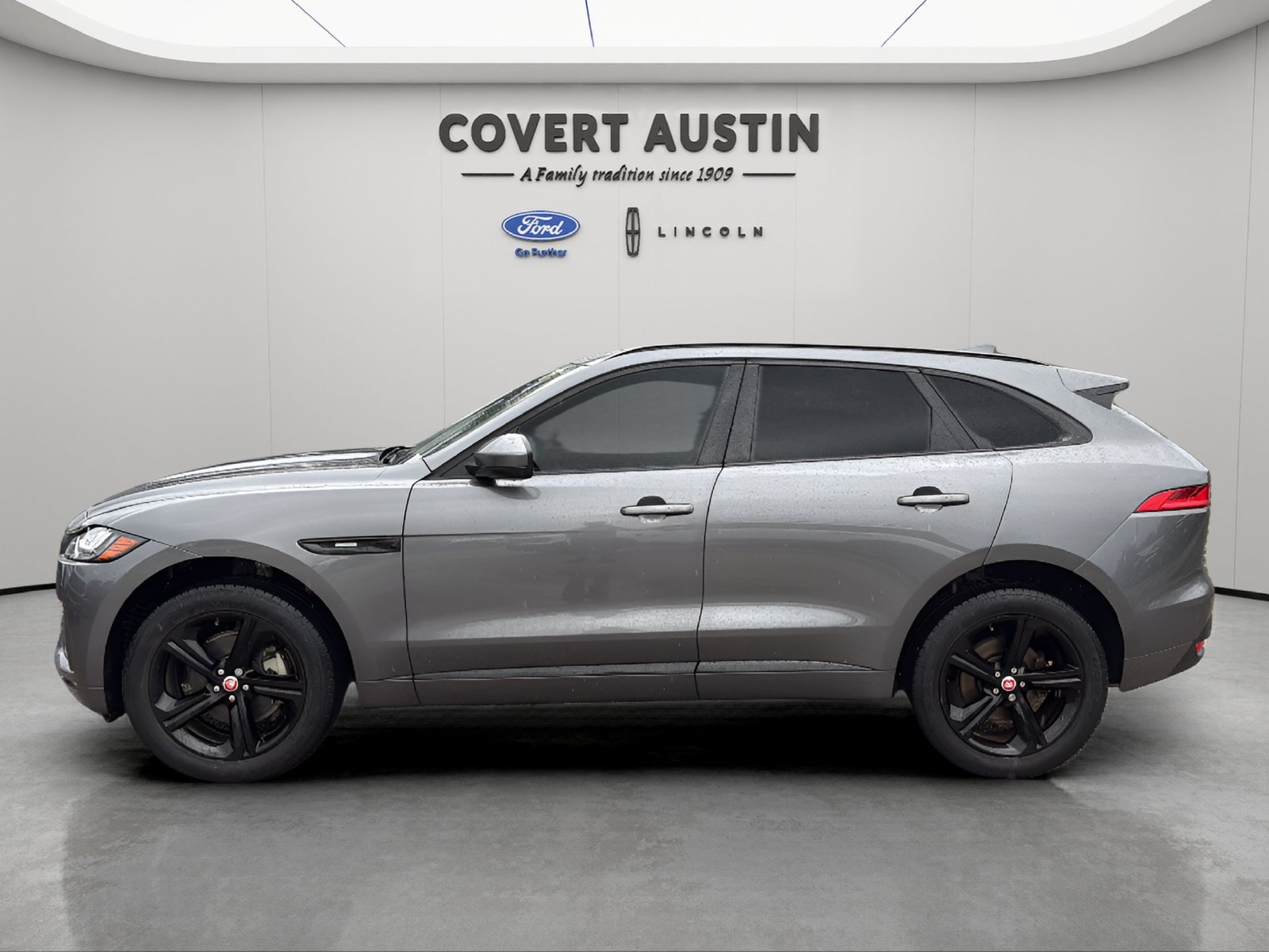 Used 2018 Jaguar F-PACE R-Sport AWD/4WD image 2