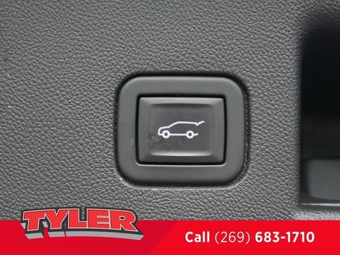 Used 2021 Chevrolet Equinox LT FWD image 18