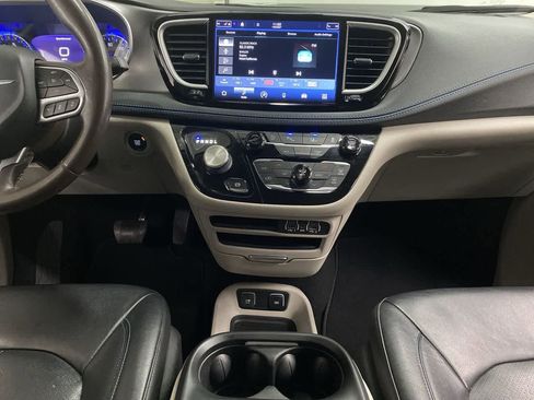 Used 2021 Chrysler Pacifica Touring-L FWD image 26