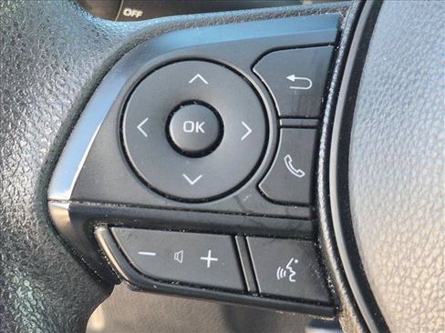 Used 2019 Toyota RAV4 LE FWD image 10