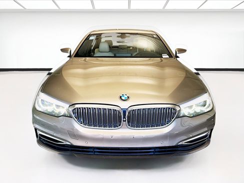 Used 2019 BMW 530e w/ Luxury Package RWD image 2