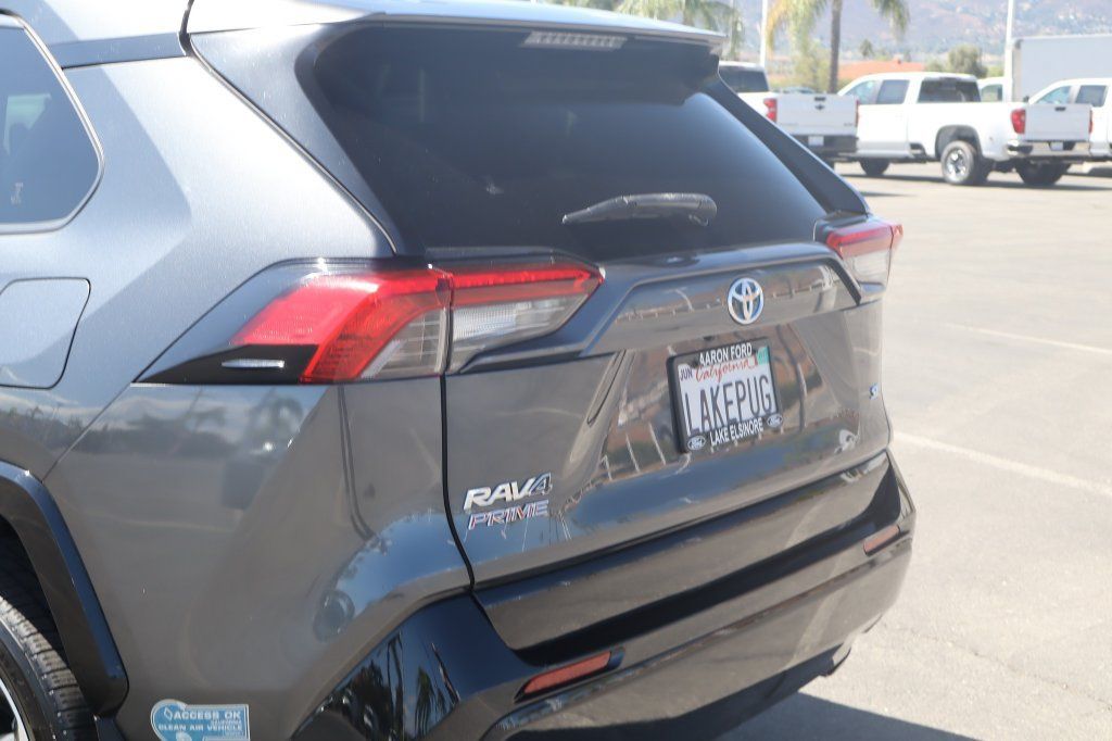 Used 2021 Toyota RAV4 SE w/ Weather & Moonroof Package AWD/4WD image 16