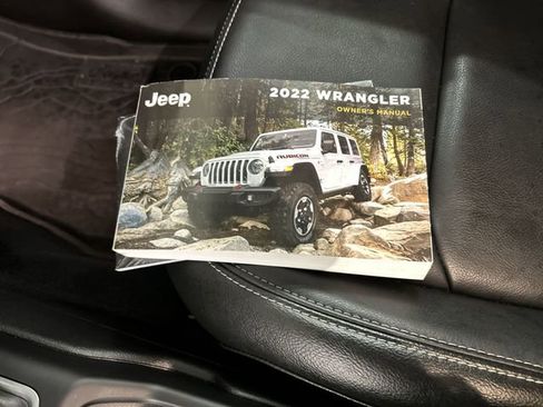 Used 2022 Jeep Wrangler Unlimited Sahara w/ Safety Group AWD/4WD image 30