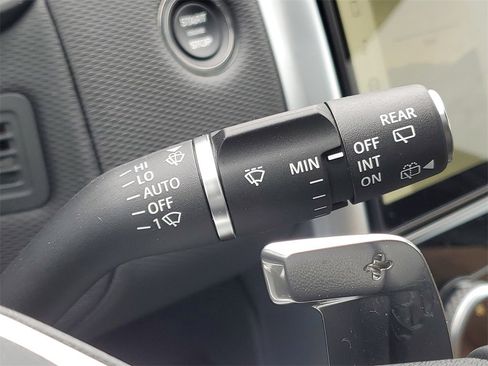 New 2025 Land Rover Discovery Dynamic SE image 19