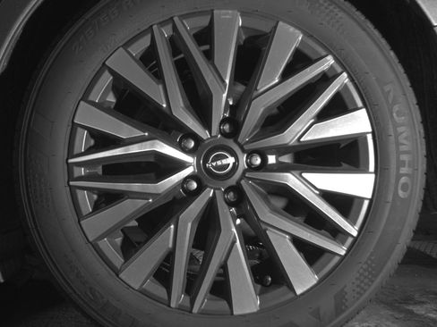 Used 2025 Nissan Altima 2.5 SV FWD image 14