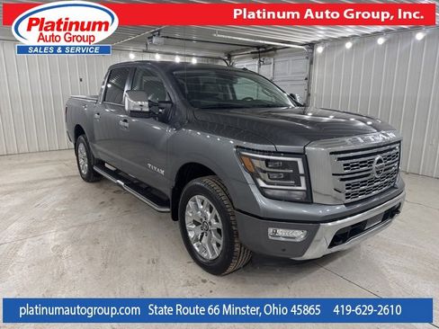 Used 2021 Nissan Titan SL w/ Moonroof Package image 7