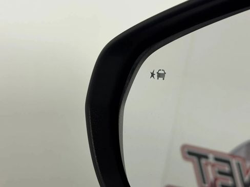 Used 2025 Chevrolet Trax RS w/ Driver Confidence Package image 34