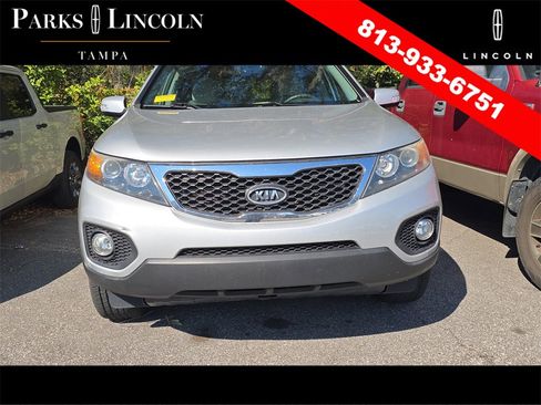 Used 2011 Kia Sorento LX w/ Convenience Pkg image 2